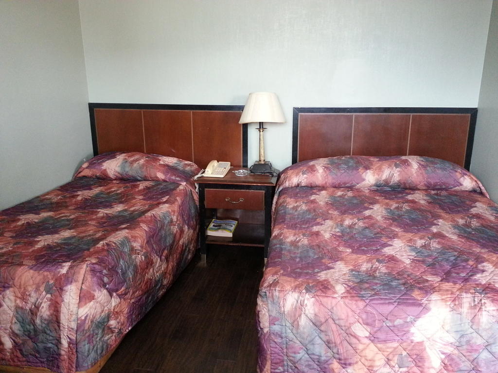Queensway Motel Торонто Номер фото