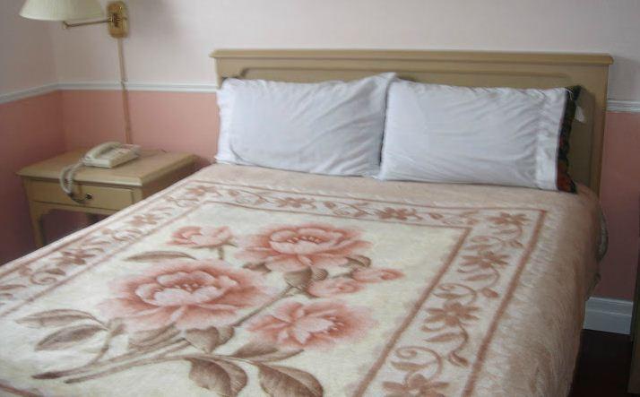 Queensway Motel Торонто Номер фото